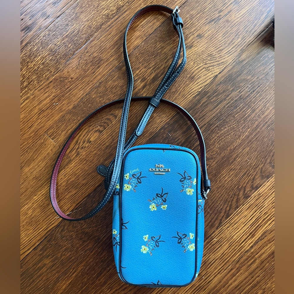 Coach North/South Zip Phone Crossbody With Blue/ Floral Bow Print NWOT